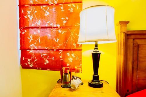 Hostal Executive Budget Room With Swimming Pool Air Conditioning And Parking
