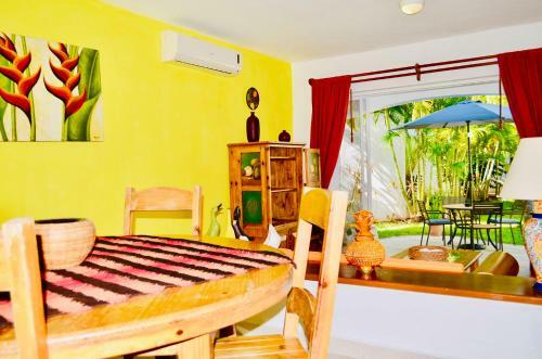 Hostal Executive Budget Room With Swimming Pool Air Conditioning And Parking