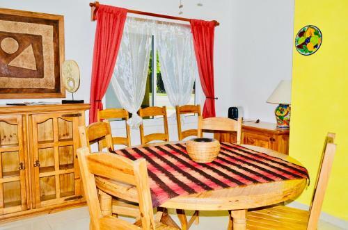 Hostal Executive Budget Room With Swimming Pool Air Conditioning And Parking