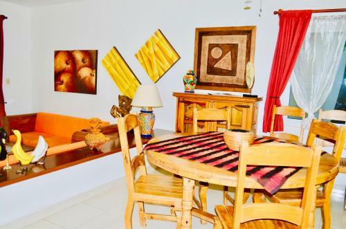 Hostal Executive Budget Room With Swimming Pool Air Conditioning And Parking