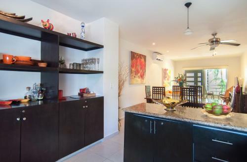 Apartamento Serene Condo W Pool - Close To Everything!