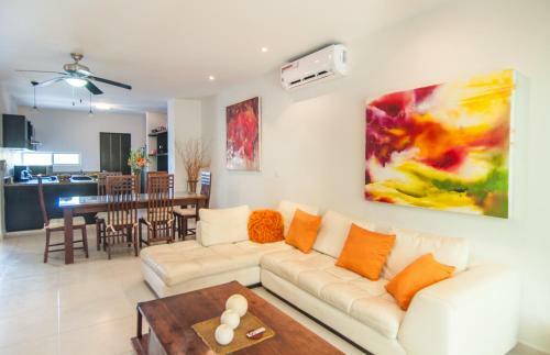 Apartamento Serene Condo W Pool - Close To Everything!