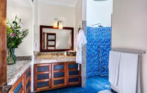 Playacar Villa Sleeps 8 With Pool And Air Con