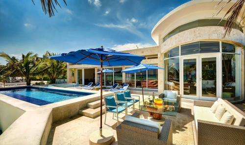 Playacar Villa Sleeps 8 With Pool And Air Con