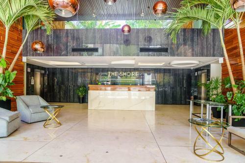 Oceanview Penthouse With Rooftop Pools Steps To Beach