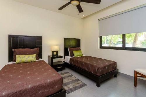 Playa Paradise With Golf, Pool And Beach Club Access!