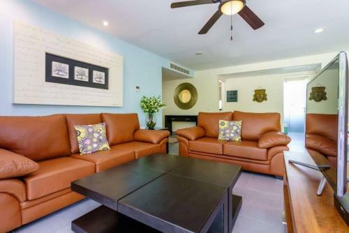 Playa Paradise With Golf, Pool And Beach Club Access!