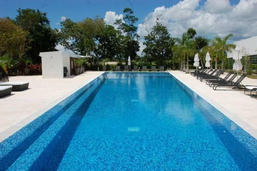 Playa Paradise With Golf, Pool And Beach Club Access!