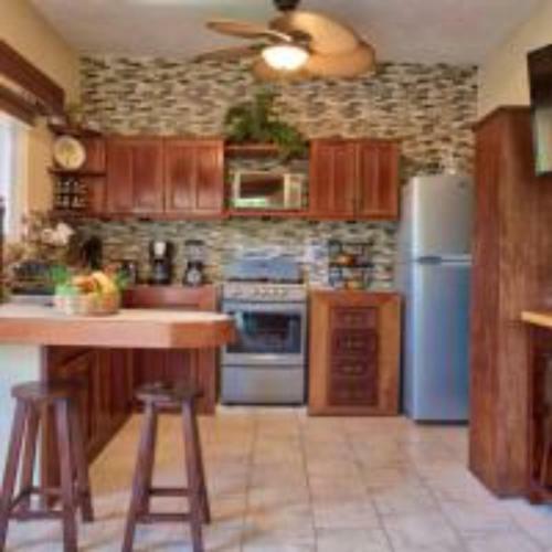 Condo With Pool, Beach Access/full Hotel Services!