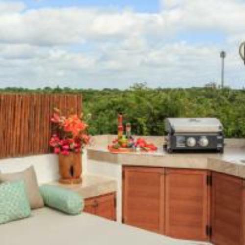 Condo With Pool, Beach Access/full Hotel Services!