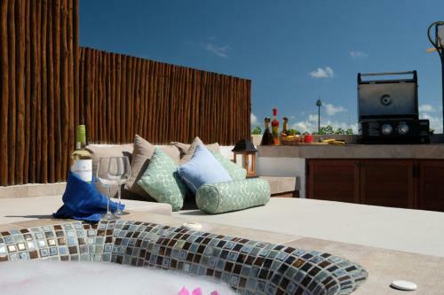 Condo With Pool, Beach Access/full Hotel Services!