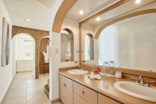 Private Beach Front Villa With Pool