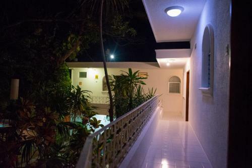 Hotel Tropical Casa Blanca