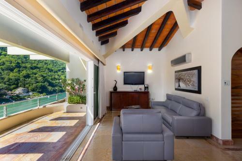 Posada Ocean Frontage Accommodations With Full Kitchen