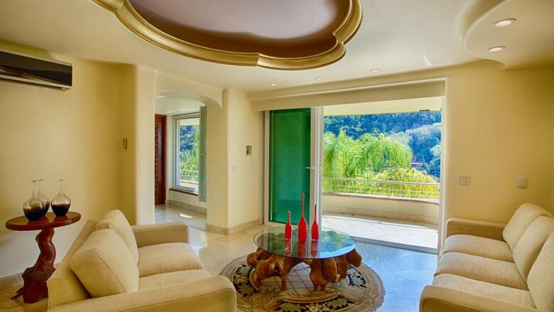 Ocean Frontage Cottage