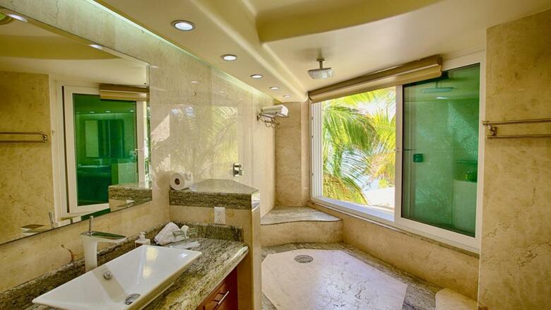 Ocean Frontage Cottage