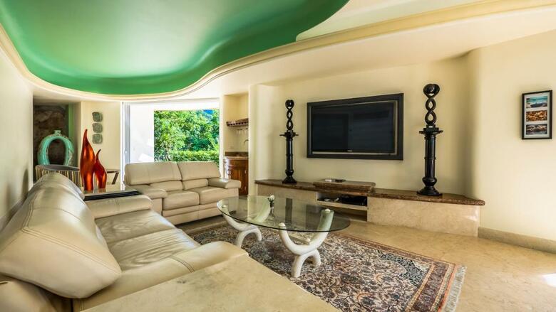 Ocean Frontage Cottage