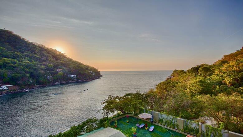 Ocean Frontage Cottage