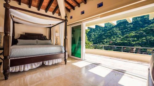 Hostal Room In Villa - Elegant Suite With Beach View