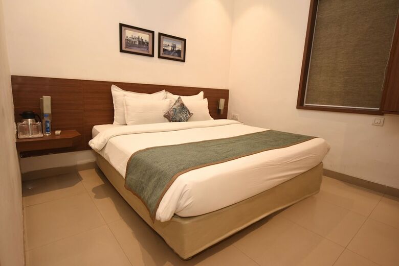 Kwality's Motel Shiraz