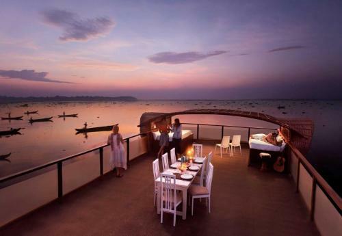 Hotel Cosy Houseboats