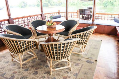 Pournami Houseboats