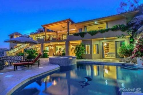 Luxury Villa In Pedregal -incredible Views- Walk To Town!