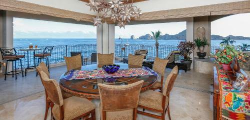 Vle-3301-ocean Front Resort- Walking Distance To Town! Swimmable Beach!