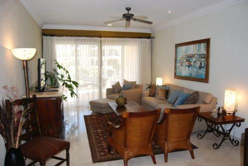 Vle- 1306-ocean Front Resort- Walking Distance To Town! Swimmable Beach!
