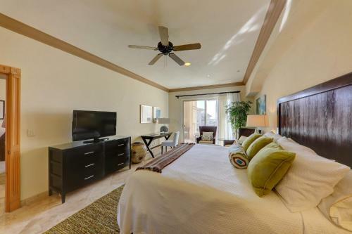 Vle-2701-ocean Front Resort- Walking Distance To Town! Swimmable Beach!