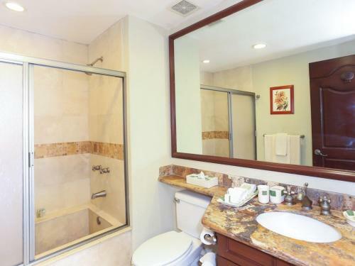 Vle- 1202-ocean Front Resort- Walking Distance To Town! Swimmable Beach!