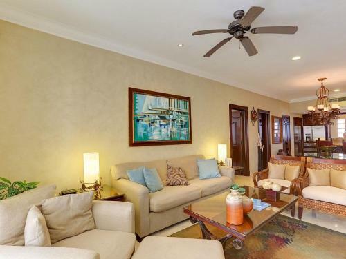 Vle- 1202-ocean Front Resort- Walking Distance To Town! Swimmable Beach!