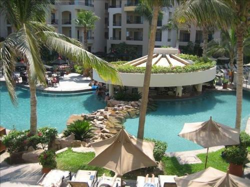 Vle- 1202-ocean Front Resort- Walking Distance To Town! Swimmable Beach!