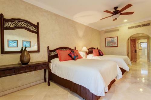 Vle-1809-ocean Front Resort- Walking Distance To Town! Swimmable Beach!