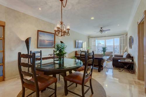 Vle-1809-ocean Front Resort- Walking Distance To Town! Swimmable Beach!