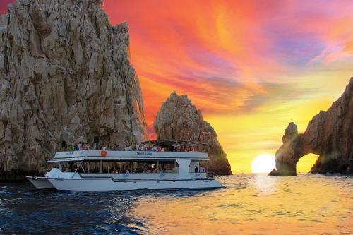 Hostal 2 Bedroom Executive Suite. In The Heart Of Cabo!