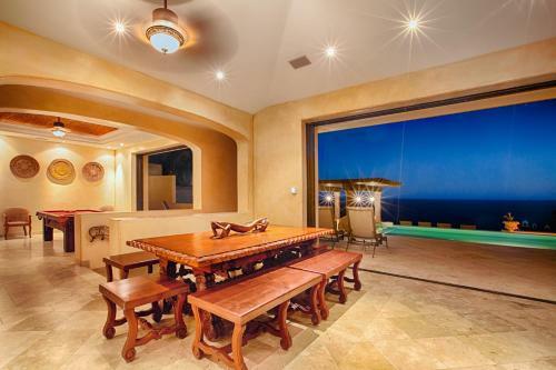 Luxury Retreat With Ocean Views At Villa Gran Vista