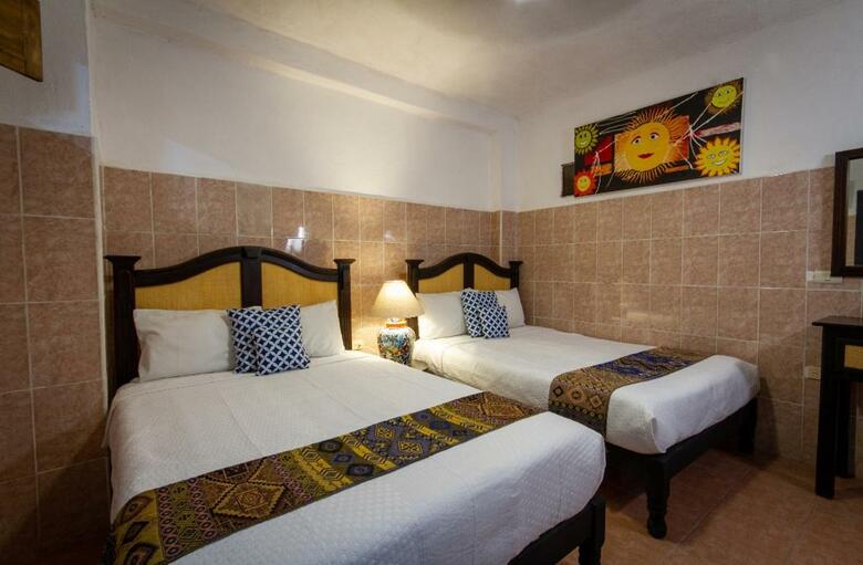 Hotel & Hostal Del Sol