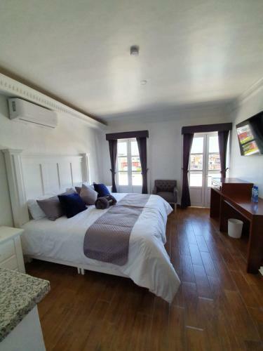 Hotel Estancia Real