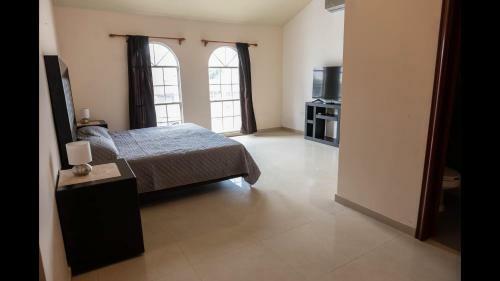 17 Residence For 15 People With Pool