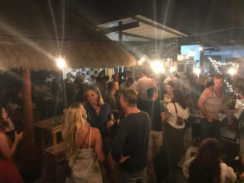 Straw Hat Hostel & Rooftop Bar