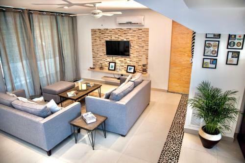 3 Bedrooms Penthouse With Private Rooftop