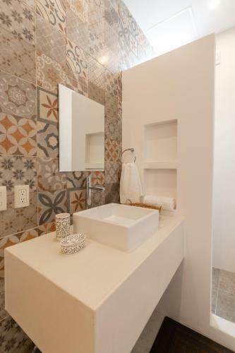 Manor 2br Apartment Great Design Shared Pool And Wifi