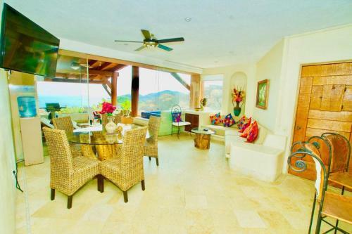 Casa Que Ve Al Mar - 2 Bedroom Villas