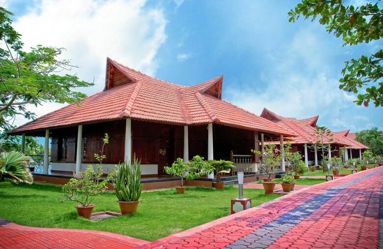Hotel Lake Palace Resort