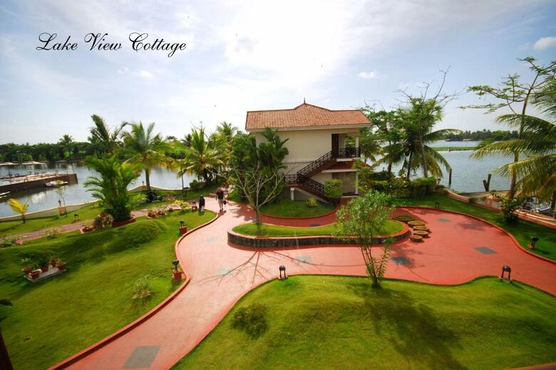 Hotel Lake Palace Resort
