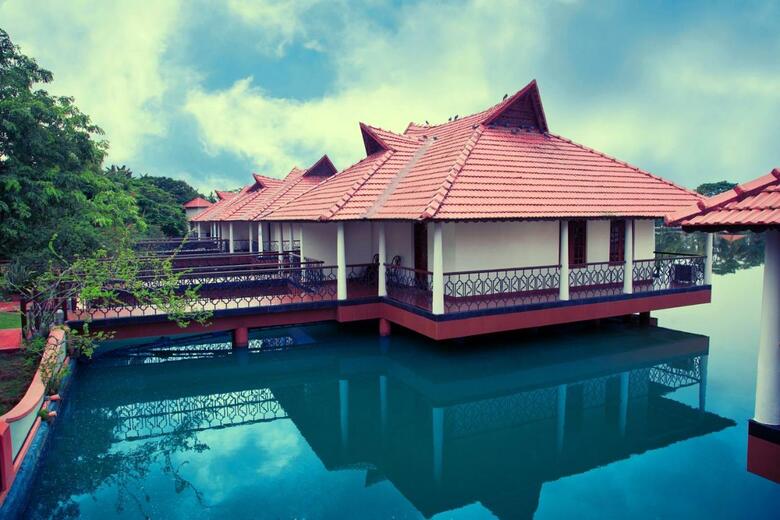 Hotel Lake Palace Resort