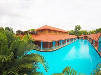 Hotel Saj Earth Resort