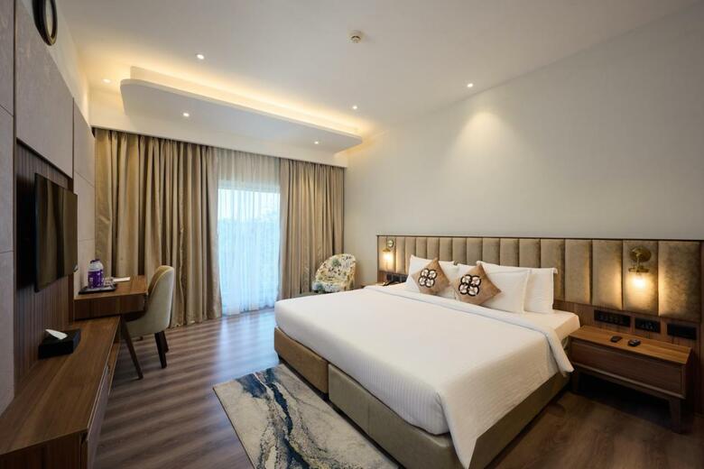 Flora Airport Hotel