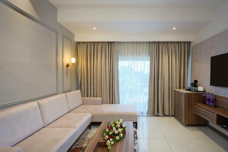 Flora Airport Hotel